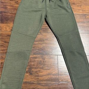 Reebok Green Sweatpants with Tapered Fit Boys Size XL 18/20 New Without Tags